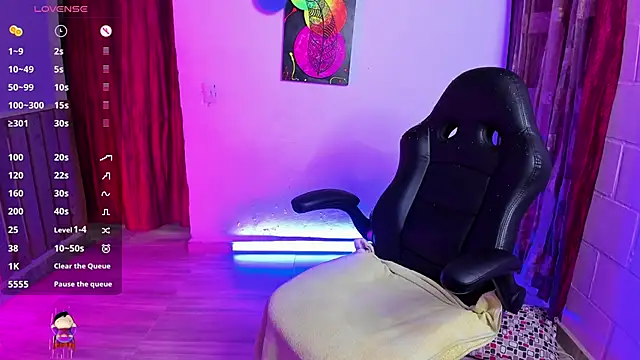 Snapshot of Sharon_hils chatting on 02-13-25, 08:34 Sharon hils online show from 02-13-25, 08:34