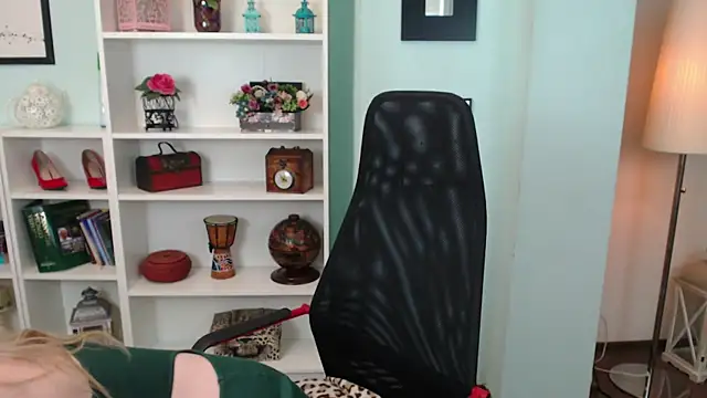 LisaCaprice online show from 10-09-25, 04:21