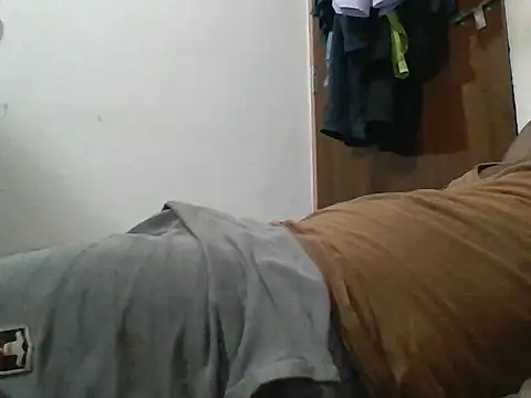 Snapshot of CuteyCouple chatting on 04-12-26, 06:35 CuteyCouple online show from 04-12-26, 06:35