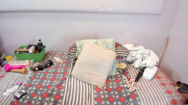 Snapshot of latinasexymoon chatting on 02-25-25, 08:41 latinasexymoon online show from 02-25-25, 08:41