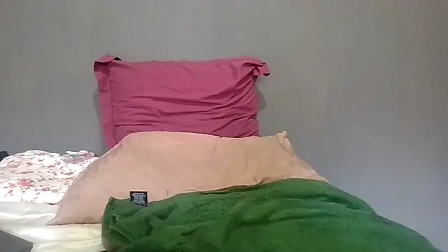 Snapshot of TheeRealShow chatting on 02-21-26, 12:17 TheeRealShow online show from 02-21-26, 12:17