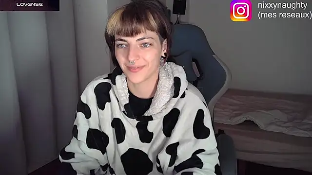 Snapshot of Nixxy_naughty chatting on 02-05-25, 08:14 Nixxy naughty online show from 02-05-25, 08:14
