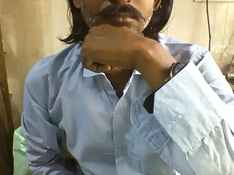 Snapshot of Desi_GfBf chatting on 10-21-25, 06:03 Desi GfBf online show from 10-21-25, 06:03