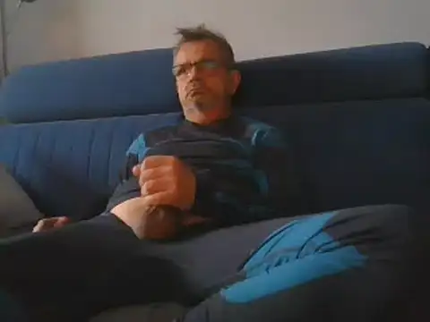 Snapshot of axecoman60 chatting on 01-31-25, 07:39 axecoman60 online show from 01-31-25, 07:39