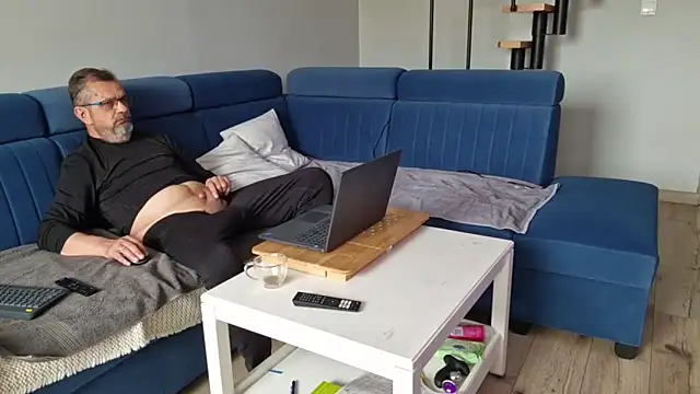 Snapshot of axecoman60 chatting on 03-13-25, 09:10 axecoman60 online show from 03-13-25, 09:10