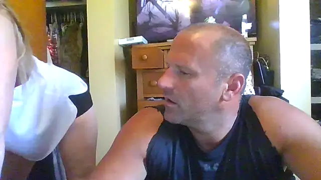Snapshot of raybo715 chatting on 06-03-26, 04:23 raybo715 online show from 06-03-26, 04:23