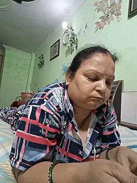 Snapshot of Kavya_kapoor chatting on 06-10-26, 08:35 Kavya kapoor online show from 06-10-26, 08:35