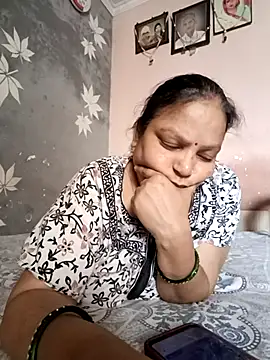 Snapshot of Kavya_kapoor chatting on 06-24-26, 04:33 Kavya kapoor online show from 06-24-26, 04:33
