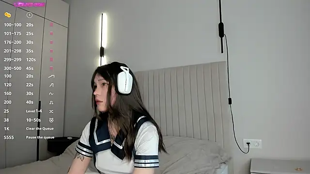 Snapshot of Dark_Ester chatting on 02-25-26, 08:35 Dark Ester online show from 02-25-26, 08:35