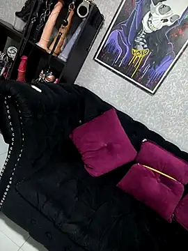Snapshot of CamiilaMarti chatting on 05-23-26, 01:33 CamiilaMarti online show from 05-23-26, 01:33