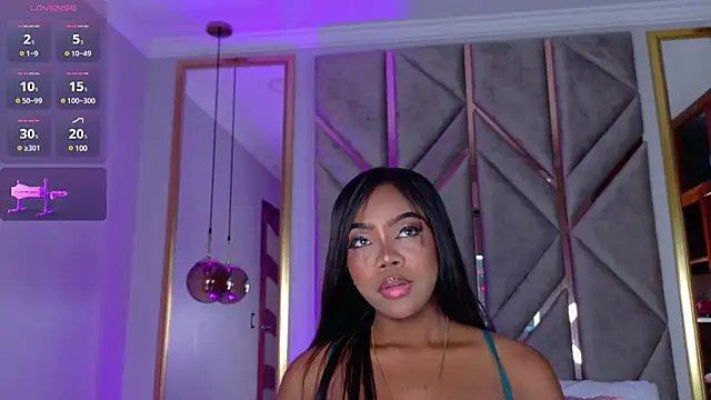 Lola King online show from 03-10-25, 04:07