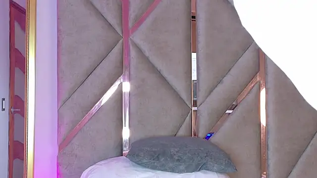 Lola King online show from 03-19-25, 08:23