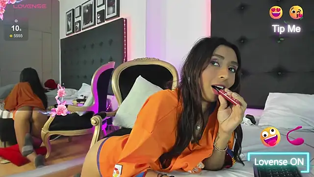 Snapshot of SaraDreamss chatting on 01-07-25, 03:14 SaraDreamss online show from 01-07-25, 03:14