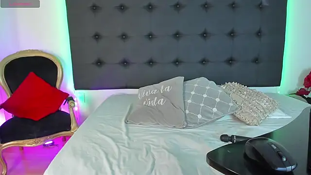 Snapshot of SaraDreamss chatting on 01-22-25, 08:38 SaraDreamss online show from 01-22-25, 08:38