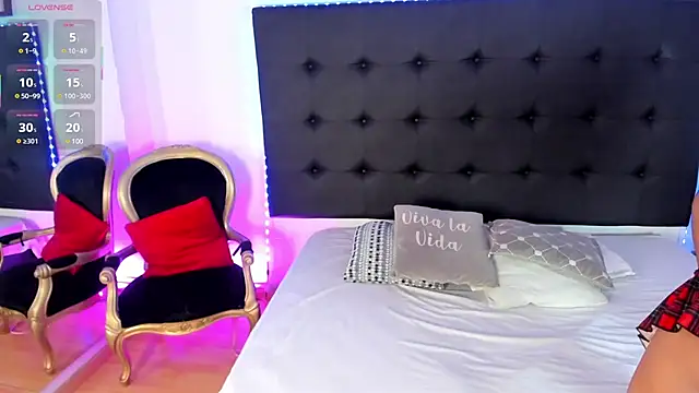 Snapshot of SaraDreamss chatting on 02-18-25, 08:36 SaraDreamss online show from 02-18-25, 08:36