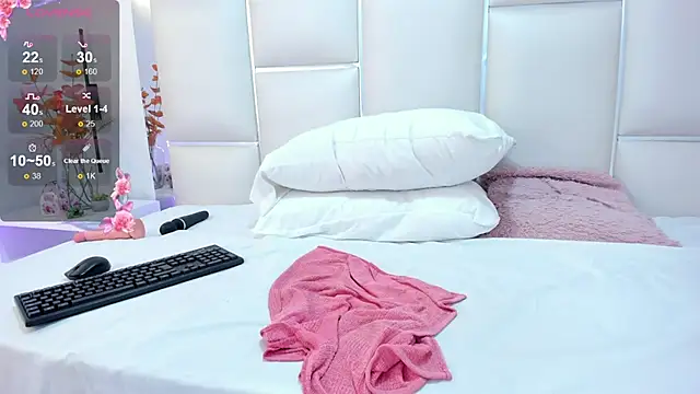 Snapshot of SaraDreamss chatting on 03-08-25, 11:39 SaraDreamss online show from 03-08-25, 11:39