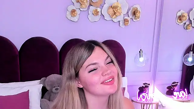 ZaraBloom online show from 12-23-25, 04:21