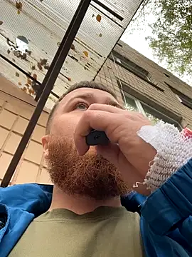 Snapshot of Artur6663 chatting on 10-21-25, 08:04 Artur6663 online show from 10-21-25, 08:04