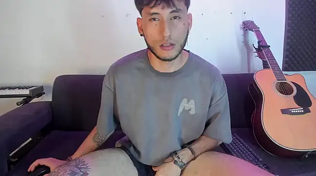 Henrikk senn online show from 12-22-24, 01:55