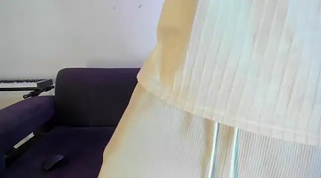 Henrikk senn online show from 12-23-24, 01:40