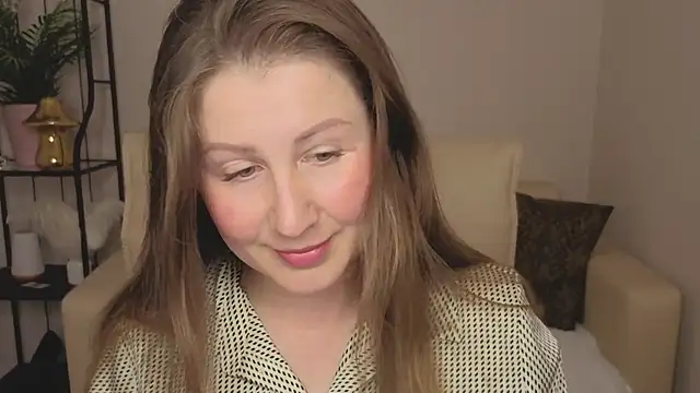Snapshot of Helens_love chatting on 06-12-26, 02:43 Helens love online show from 06-12-26, 02:43