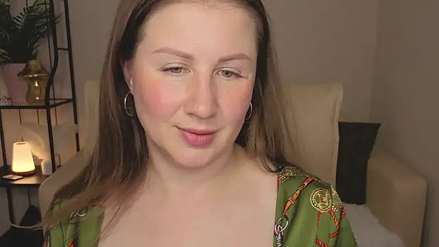 Snapshot of Helens_love chatting on 06-15-26, 02:47 Helens love online show from 06-15-26, 02:47