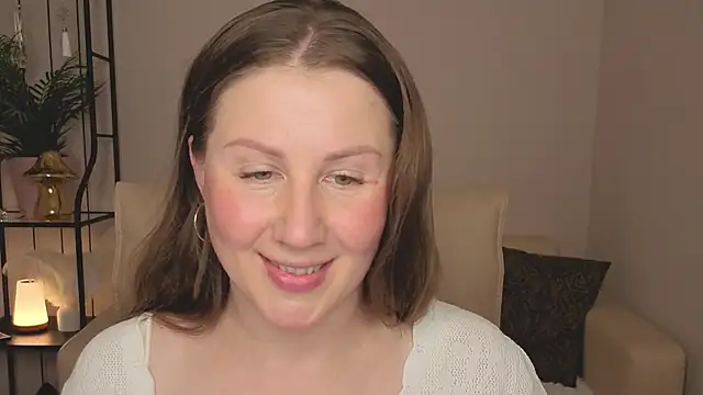 Snapshot of Helens_love chatting on 06-17-26, 02:36 Helens love online show from 06-17-26, 02:36