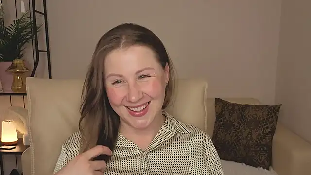 Snapshot of Helens_love chatting on 06-21-26, 02:14 Helens love online show from 06-21-26, 02:14