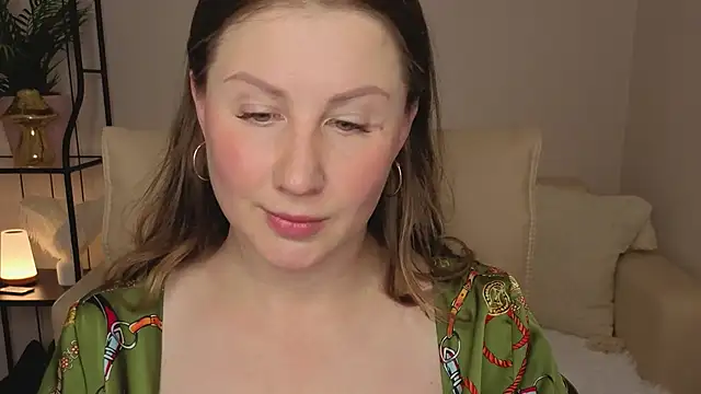 Snapshot of Helens_love chatting on 06-27-26, 02:38 Helens love online show from 06-27-26, 02:38