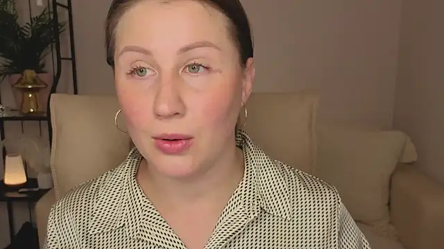 Snapshot of Helens_love chatting on 07-11-26, 02:25 Helens love online show from 07-11-26, 02:25