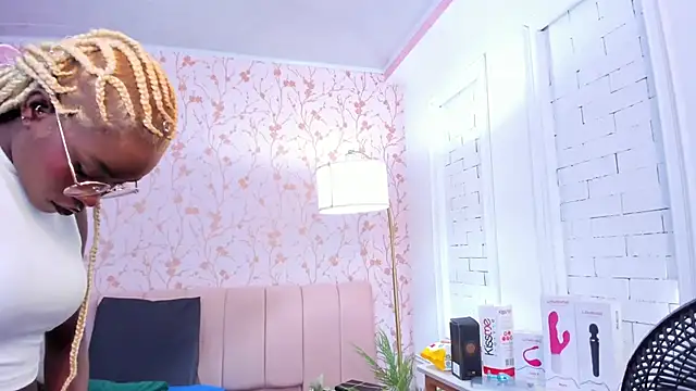 amber-hill online show from 12-18-25, 06:58