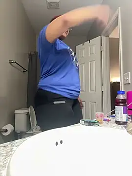 Snapshot of SexyHoneyRedd chatting on 12-28-24, 12:15 SexyHoneyRedd online show from 12-28-24, 12:15