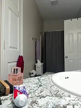 Snapshot of SexyHoneyRedd chatting on 02-18-25, 11:33 SexyHoneyRedd online show from 02-18-25, 11:33