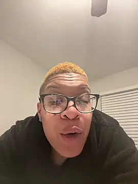 Snapshot of SexyHoneyRedd chatting on 03-06-26, 10:23 SexyHoneyRedd online show from 03-06-26, 10:23