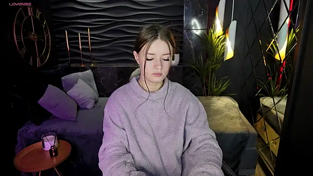 Lily Moonlight online show from 12-26-24, 08:18