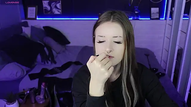 Lily Moonlight online show from 03-21-25, 07:33