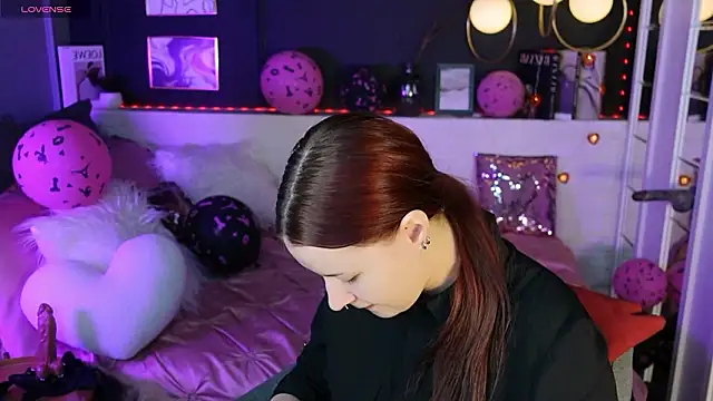 Lily Moonlight online show from 02-11-26, 07:02