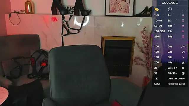 Lily Moonlight online show from 04-14-26, 02:23