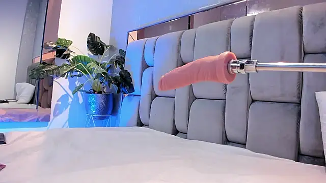 RoseTaylor   online show from 01-08-26, 05:10