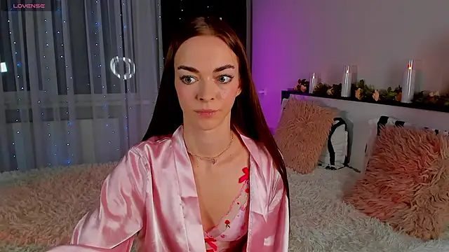 Undertheskin online show from 03-15-25, 06:43