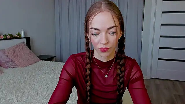 Undertheskin online show from 04-06-26, 10:49