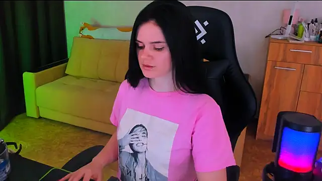 Lora Cain online show from 03-04-25, 02:10