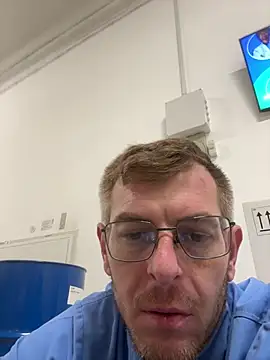 Snapshot of adrian90bi11 chatting on 03-27-26, 05:24 adrian90bi11 online show from 03-27-26, 05:24