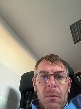 Snapshot of adrian90bi11 chatting on 05-01-26, 03:38 adrian90bi11 online show from 05-01-26, 03:38