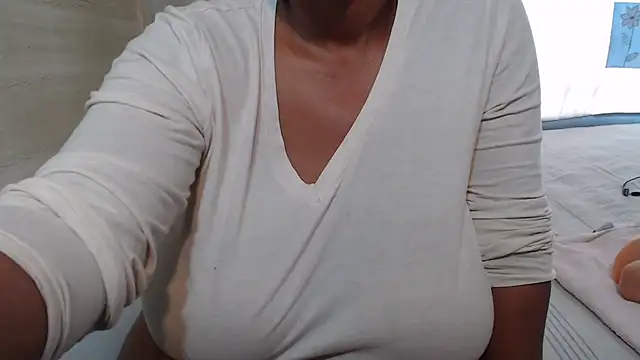 FlavoredNia online show from 03-04-25, 08:13