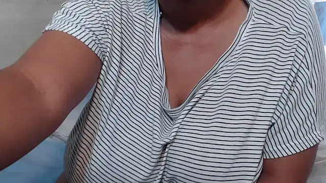 FlavoredNia online show from 03-16-25, 12:33