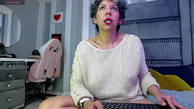 Julianewell online show from 02-27-26, 12:38