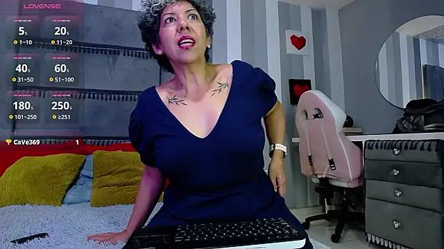 Julianewell online show from 03-10-26, 12:32