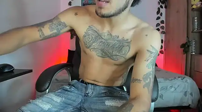 Snapshot of mikee_scooth chatting on 02-25-25, 03:42 mikee scooth online show from 02-25-25, 03:42