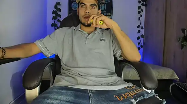 Snapshot of mikee_scooth chatting on 03-14-25, 05:27 mikee scooth online show from 03-14-25, 05:27